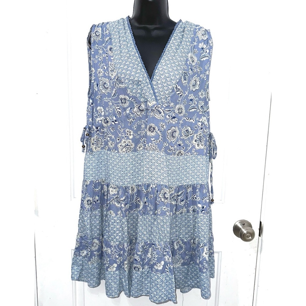 Angie blue sleeveless dress with floral pattern